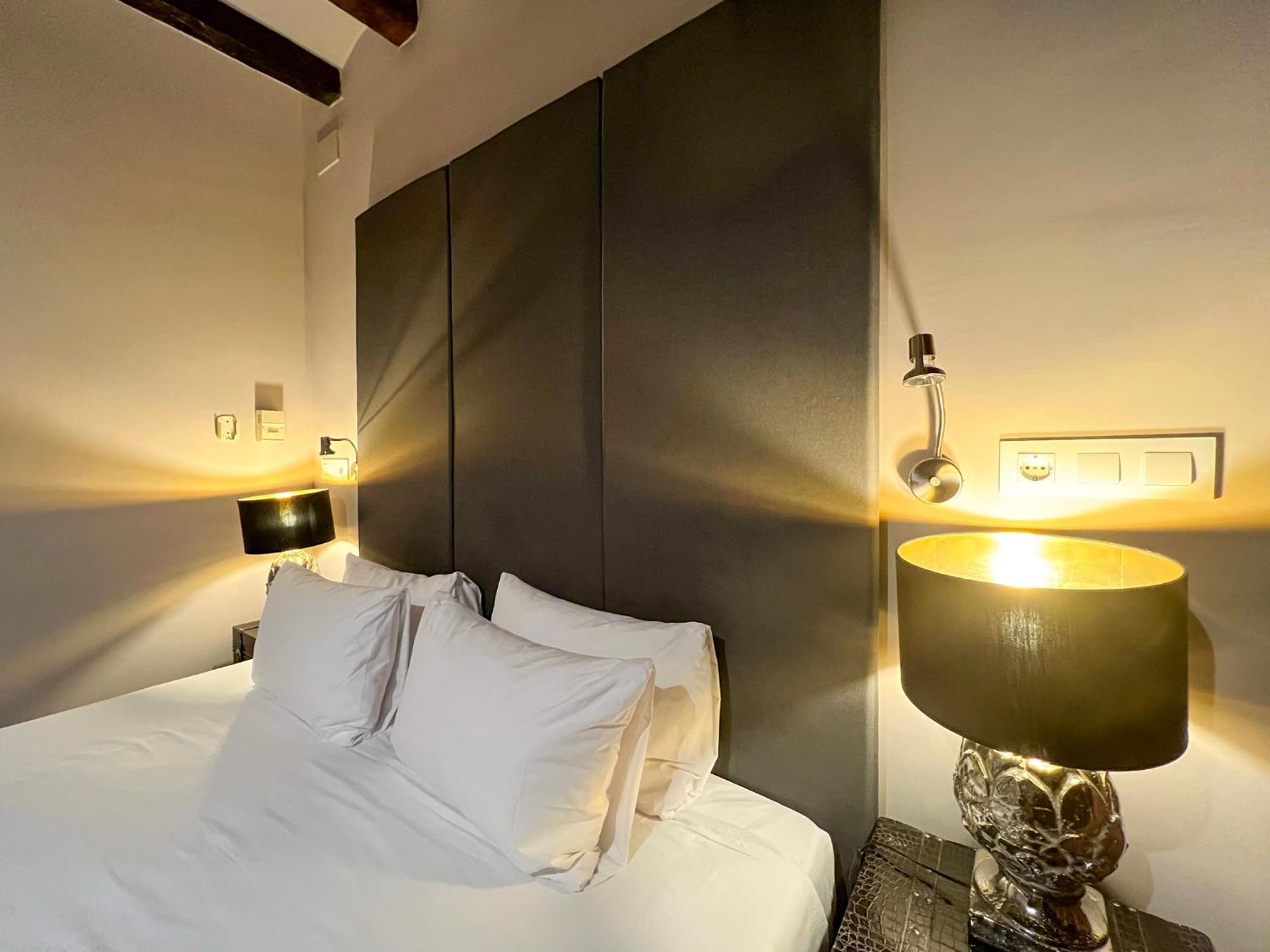One-Bedroom Apartment,1545782407:JPEG